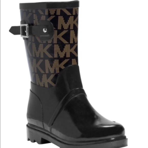 Michael Kors Shoes - Michael Kors Black Tan Rain-boots with Buckle Sz6
